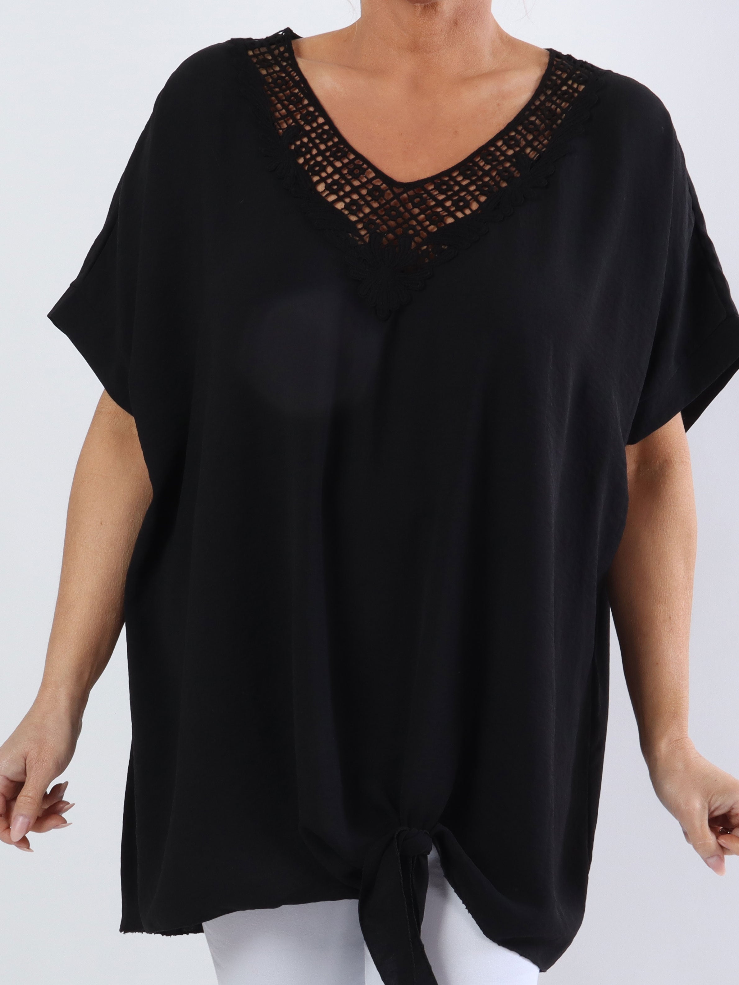 Lilly - Vacker plus size tunika med unik halsringning